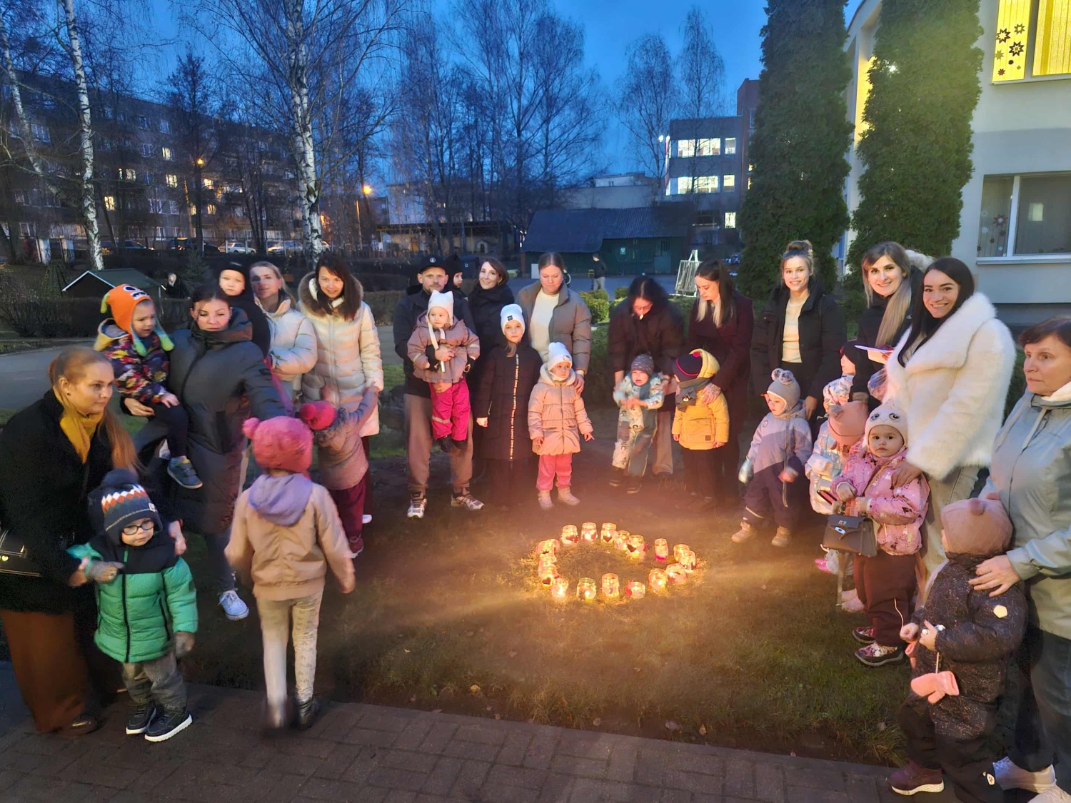 Gaismas darbnīca ar vecākiem. Dāvana Latvijai