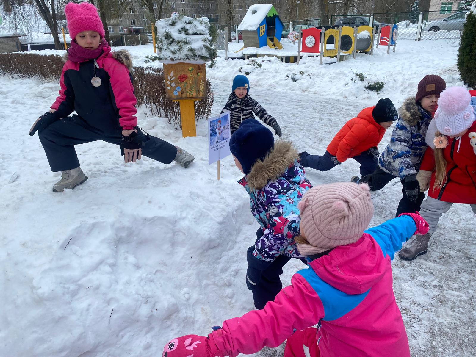 Vingro kopā ar sniegavīru!