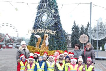 Pastaiga pa Ziemassvētku pilsētu