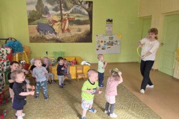 Atklātā nodarbība 4.grupa “Cālītis”, “Krāsainās bumbas un klauna ciemošanās” 39