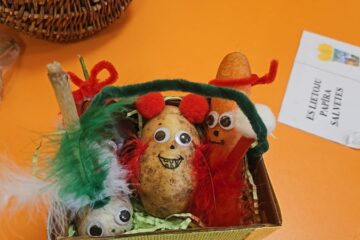 Bērnu un vecāku radošo darbu izstāde “Dārzeņu pārvertības” 11