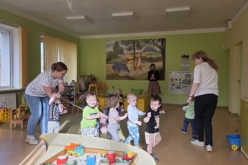 Atklātā nodarbība 4.grupa “Cālītis”, “Krāsainās bumbas un klauna ciemošanās” 31