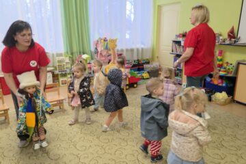 Atklātā nodarbība “Saģērbsim lelli pastaigai”, 2.grupa “Ezītis” 28