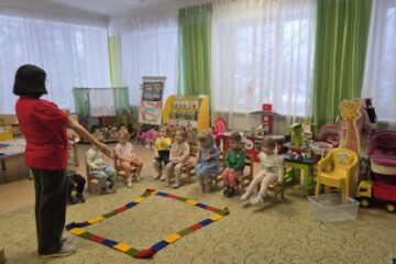 Atklātā nodarbība “Saģērbsim lelli pastaigai”, 2.grupa “Ezītis” 32