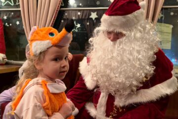 Svētku svinēšana Ziemassvētku tramvajā 11