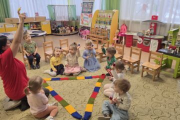 Atklātā nodarbība “Saģērbsim lelli pastaigai”, 2.grupa “Ezītis” 26