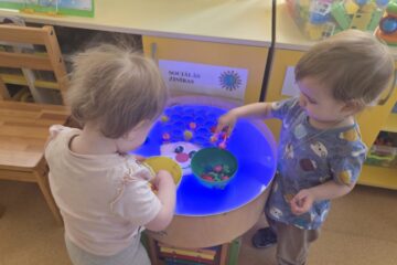 Atklātā nodarbība 4.grupa “Cālītis”, “Krāsainās bumbas un klauna ciemošanās” 4