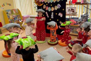 eTwinning projekts “Apkārt pasaulei ar spilvenu un pidžamu” 29