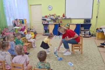 Atklātā nodarbība “Saģērbsim lelli pastaigai”, 2.grupa “Ezītis” 2