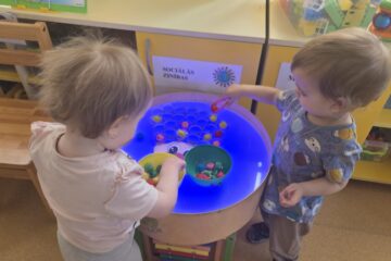 Atklātā nodarbība 4.grupa “Cālītis”, “Krāsainās bumbas un klauna ciemošanās” 19