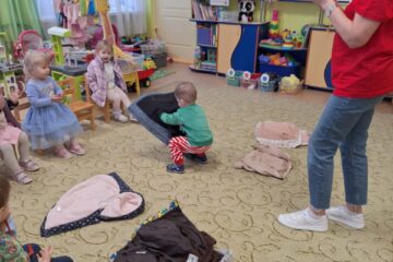 Atklātā nodarbība “Saģērbsim lelli pastaigai”, 2.grupa “Ezītis” 12