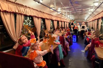 Svētku svinēšana Ziemassvētku tramvajā 1