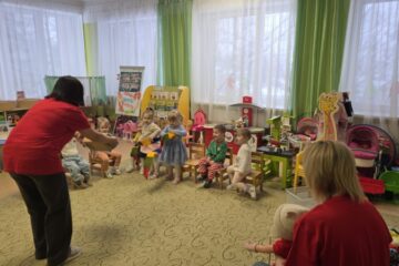 Atklātā nodarbība “Saģērbsim lelli pastaigai”, 2.grupa “Ezītis” 20