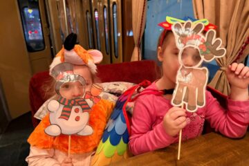 Svētku svinēšana Ziemassvētku tramvajā 17