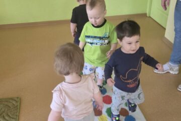 Atklātā nodarbība 4.grupa “Cālītis”, “Krāsainās bumbas un klauna ciemošanās” 36