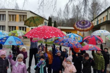 Latvijas Veselības nedēļa 2021. Vingrinājumi ar lietussargiem 16