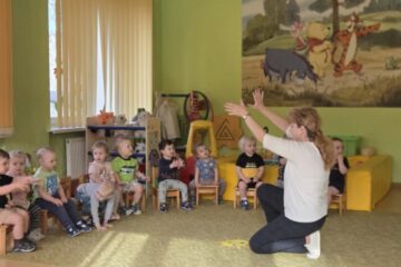 Atklātā nodarbība 4.grupa “Cālītis”, “Krāsainās bumbas un klauna ciemošanās” 14