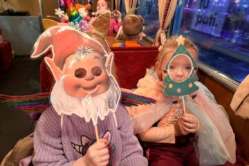 Svētku svinēšana Ziemassvētku tramvajā 6