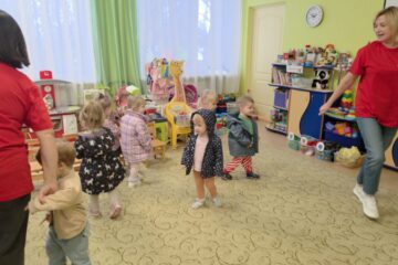 Atklātā nodarbība “Saģērbsim lelli pastaigai”, 2.grupa “Ezītis” 15