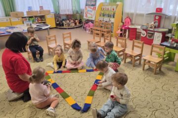 Atklātā nodarbība “Saģērbsim lelli pastaigai”, 2.grupa “Ezītis” 33