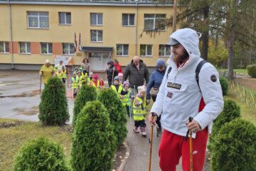 Latvijas Vesleības sporta nedēļa 2025. Nūjošana kopā ar vecākiem. 2