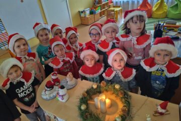 Svētku noskaņa: aizdedzam pirmo Adventes sveci 24