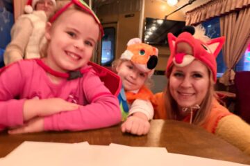 Svētku svinēšana Ziemassvētku tramvajā 4