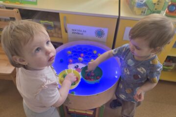 Atklātā nodarbība 4.grupa “Cālītis”, “Krāsainās bumbas un klauna ciemošanās” 3