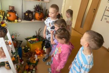 Bērnu un vecāku radošo darbu izstāde “Dārzeņu pārvertības” 16