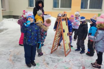 Integrētā rotaļnodarbība “Meteņdienas stafetes un rotaļas”, 8.grupa “Lāčuks” 37