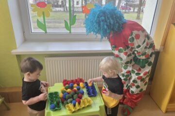 Atklātā nodarbība 4.grupa “Cālītis”, “Krāsainās bumbas un klauna ciemošanās” 43