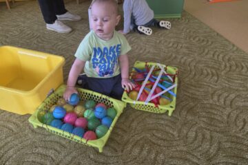 Atklātā nodarbība 4.grupa “Cālītis”, “Krāsainās bumbas un klauna ciemošanās” 25