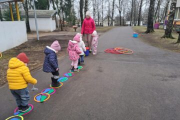 Āra sporta aktivitātes mazuļiem. 2.grupa “Ezītis” 46