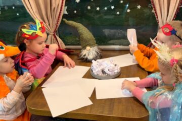 Svētku svinēšana Ziemassvētku tramvajā 5