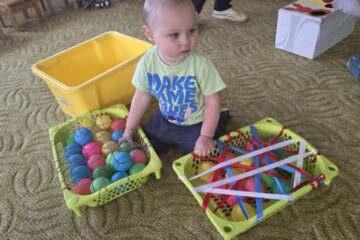 Atklātā nodarbība 4.grupa “Cālītis”, “Krāsainās bumbas un klauna ciemošanās” 24