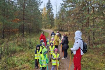 Latvijas Vesleības sporta nedēļa 2025. Nūjošana kopā ar vecākiem. 4