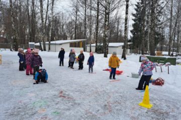 Integrētā rotaļnodarbība “Meteņdienas stafetes un rotaļas”, 8.grupa “Lāčuks” 32