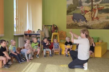 Atklātā nodarbība 4.grupa “Cālītis”, “Krāsainās bumbas un klauna ciemošanās” 18